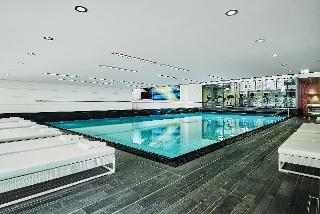 Pool 18x10 m / Urheber: Benjamin Donath / Rechteinhaber: &copy; Pullman Berlin Schweizerhof