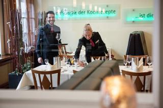 Service-Mitarbeiter des Restaurants / Urheber: Albrechtshof Hotels / Rechteinhaber: &copy; Albrechtshof Hotels