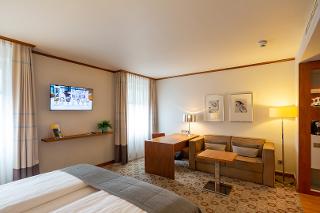 Executive room with seating area / Author: bmine hotels GmbH / Copyright holder: &copy; bmine hotels GmbH