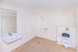Dusche, WC Barrierefreies Doppelzimmer