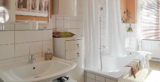 Bathroom (share) Classico Room & Meditterano Room / Urheber: S. Knoll / Rechteinhaber: &copy; Sabine Knoll