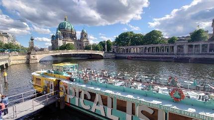 East-Side-Tour in Berlin: 2,5-stündige Schiffsrundfahrt auf der Spree Gruppe (ab 15 Personen)