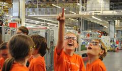 Stars for Kids: How a Car is Built Factory Tour and Workshop at Universum Bremen