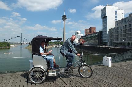 Düsseldorf Bridge Ride in a rickshaw (2 People)