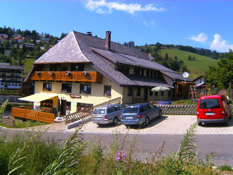 Haus Schöneck, (Todtnau). Ferienwohnung Bergs Ferienwohnung  Todtnau