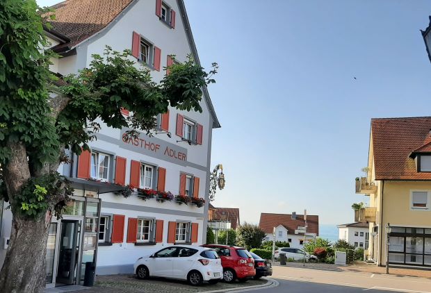 Hotel Restaurant Adler, (Immenstaad am Bodensee).  Ferienwohnung am Bodensee
