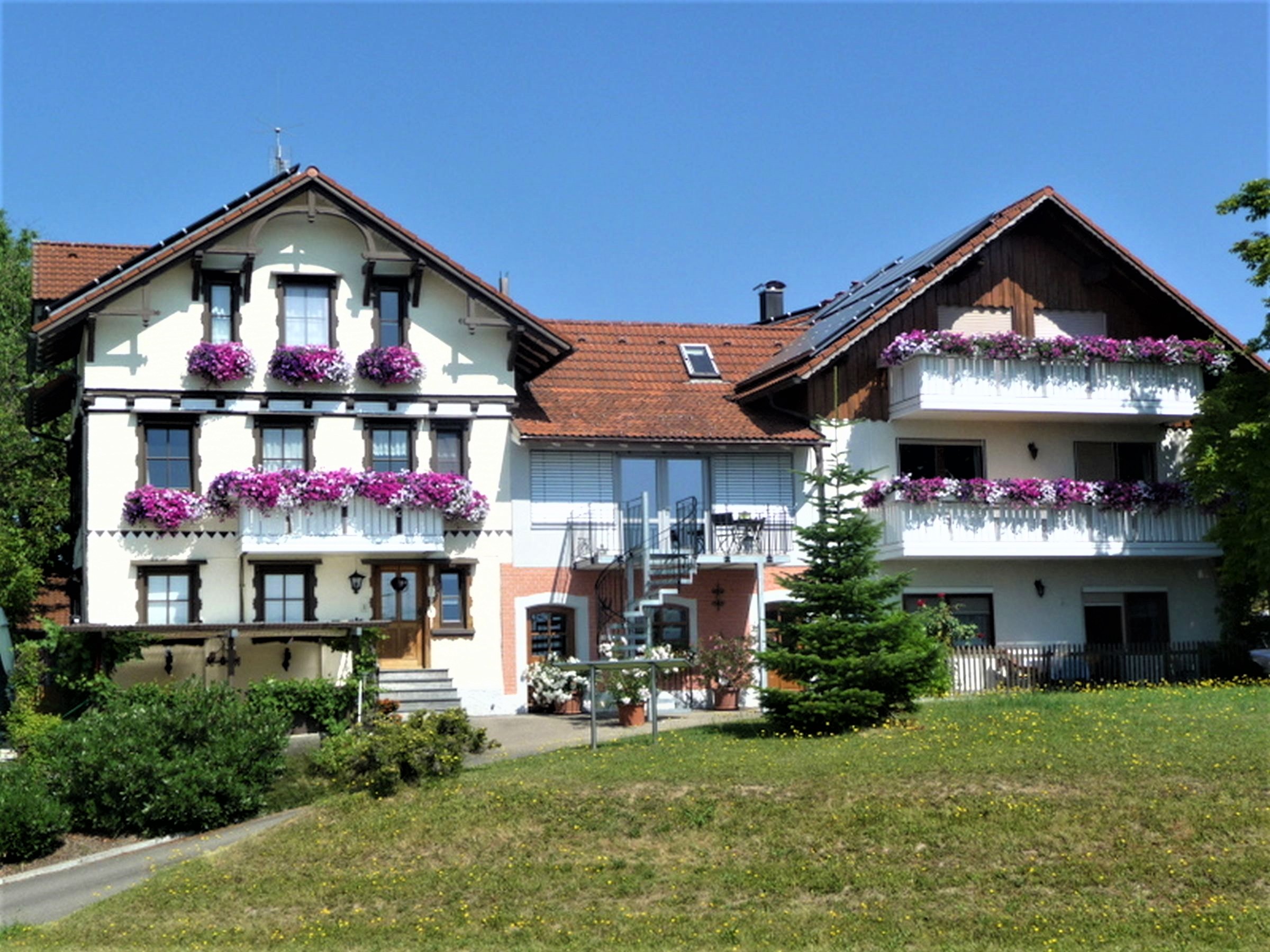 Gästehaus Reischmann, (Lindau am Bodensee). F Ferienwohnung in Europa