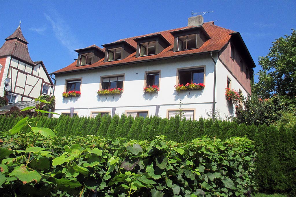 Gästehaus Ainser, (Hagnau am Bodensee). Doppe Ferienwohnung in Deutschland