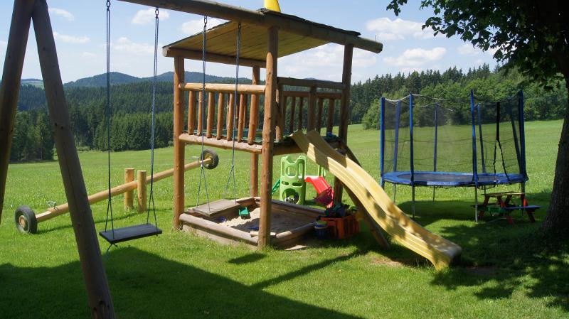 Spielplatz für Kinder am Hof