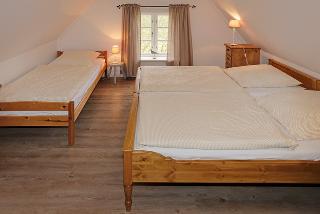 Schlafzimmer 2