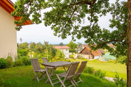 Sitzplatz unterm Baum