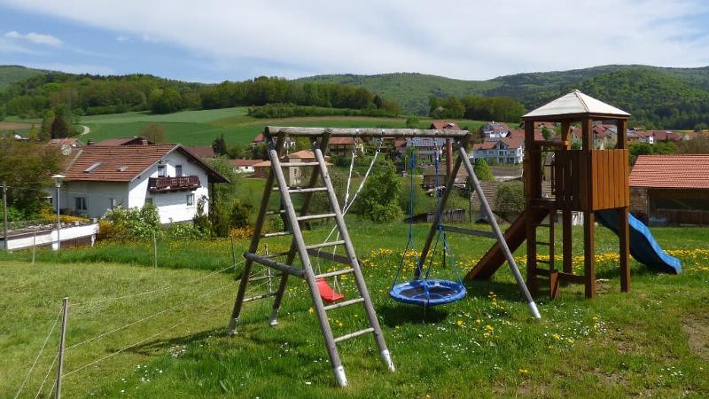 bierl-gleissenberg-unterkunft-kinderspielplatz-bayerischer-wald