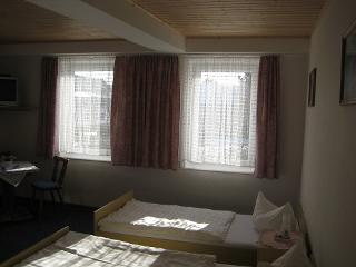 3-Bett Zimmer mit Hofblick