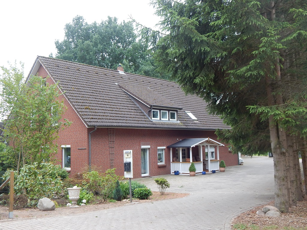 Haus am Kanal (Wingst).  Ferienwohnung  Elbe Weser Region