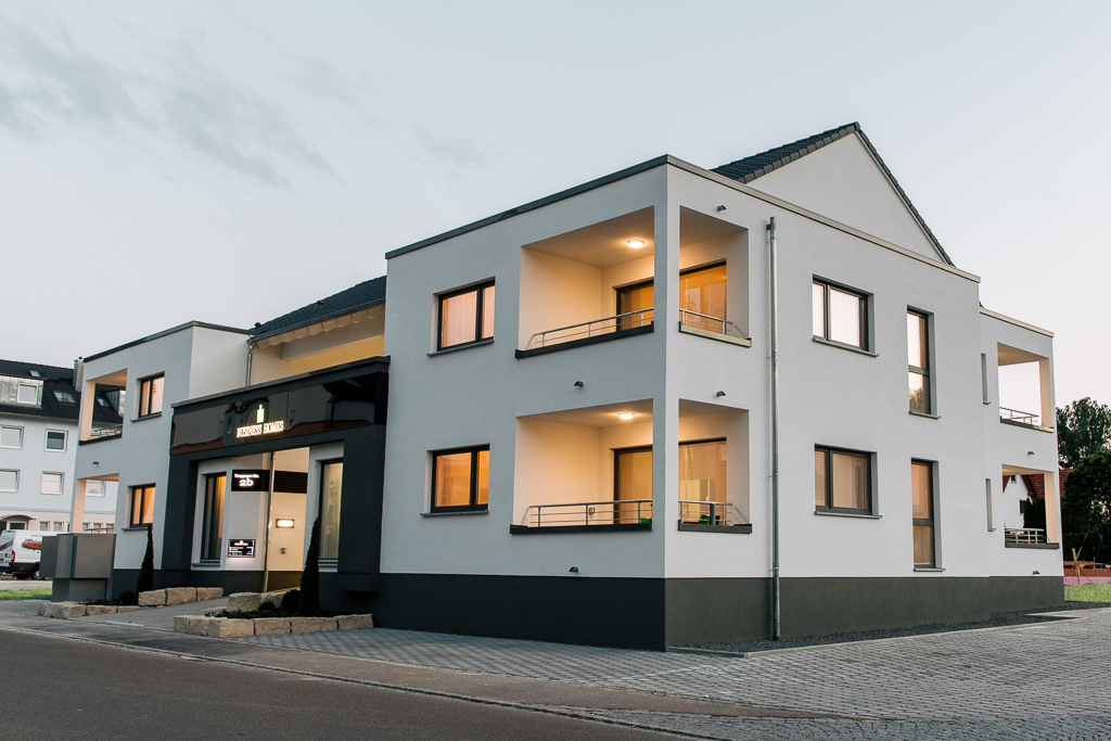 BUSINESS AND FAMILY HOMES (Burgau). Apartment Ferienhaus  Bayern