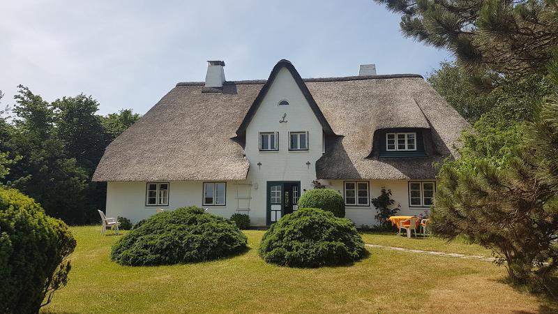 32 HQ Photos Haus Am Watt Amrum : Altes Kapitanshaus Am ...