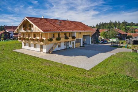 Neubau mit Holzverschlag