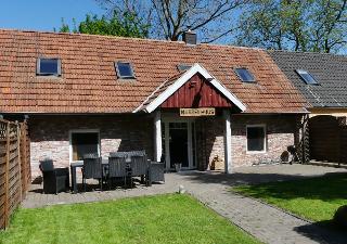 Garten mit Terrasse und Grill