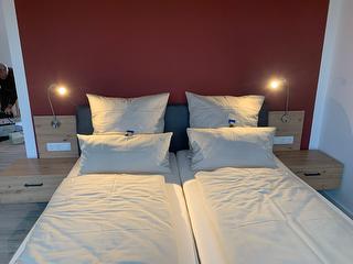 Schlafzimmer 1