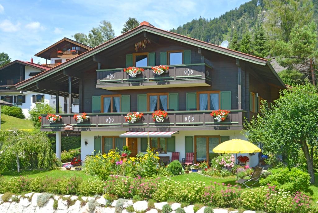 Gästehaus Sonnenhang (DE Reit im Winkl). Komf Ferienwohnung  Chiemgauer Alpen