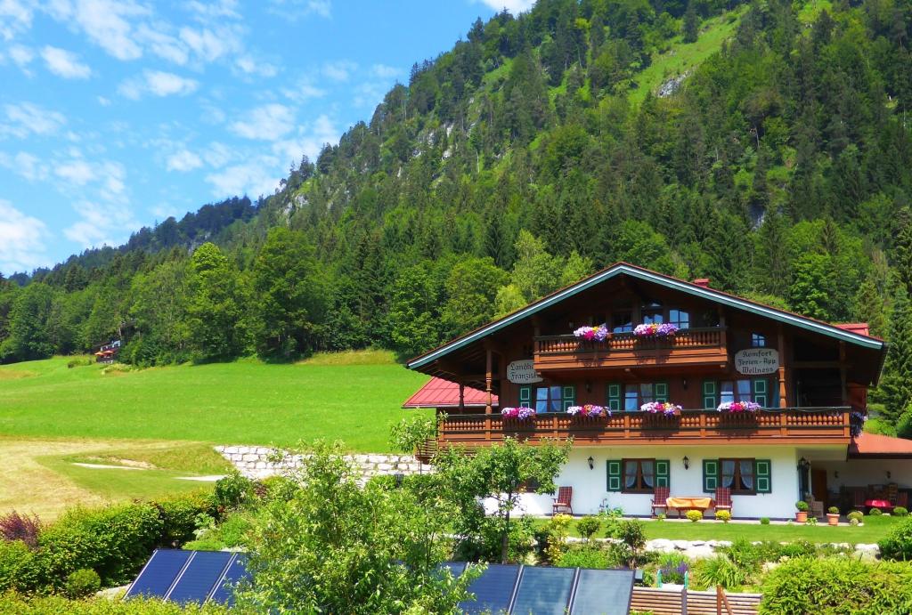 Landhaus Franziskus (DE Reit im Winkl). 04 Zweirau Ferienwohnung  Chiemgauer Alpen