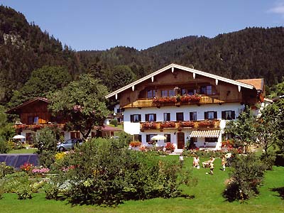 Stoibhof Familie Klauser (DE Reit im Winkl). Kaise Ferienwohnung in den Alpen