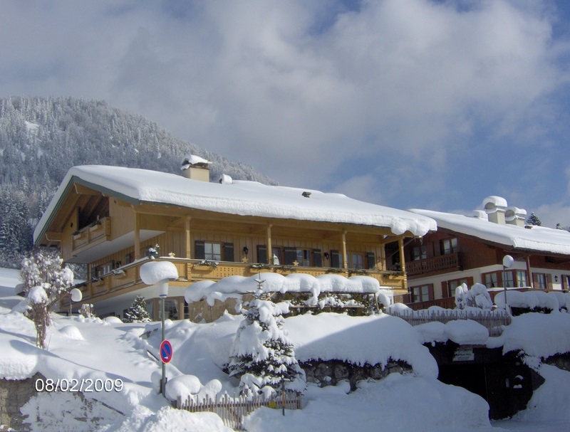 Landhaus Kunz (DE Reit im Winkl). Liebevolles Zwei Ferienwohnung in den Alpen