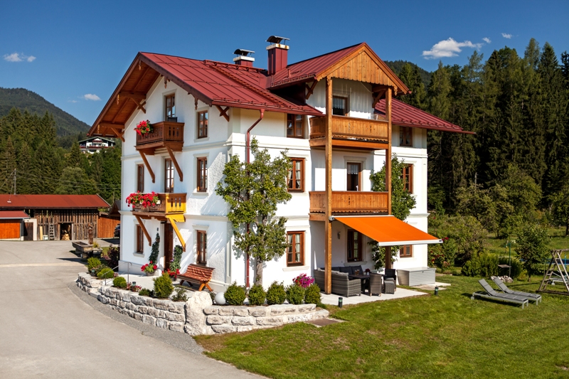 Haus Benzmühle (DE Reit im Winkl). Vier-Raum- Ferienwohnung in den Alpen