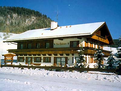 Gästehaus Taubensee (DE Oberwössen). App Ferienwohnung in den Alpen