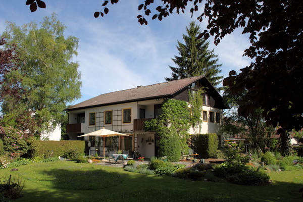 Haus Schlossblick (DE Piding). Ferienwohnung 50 qm Ferienwohnung 