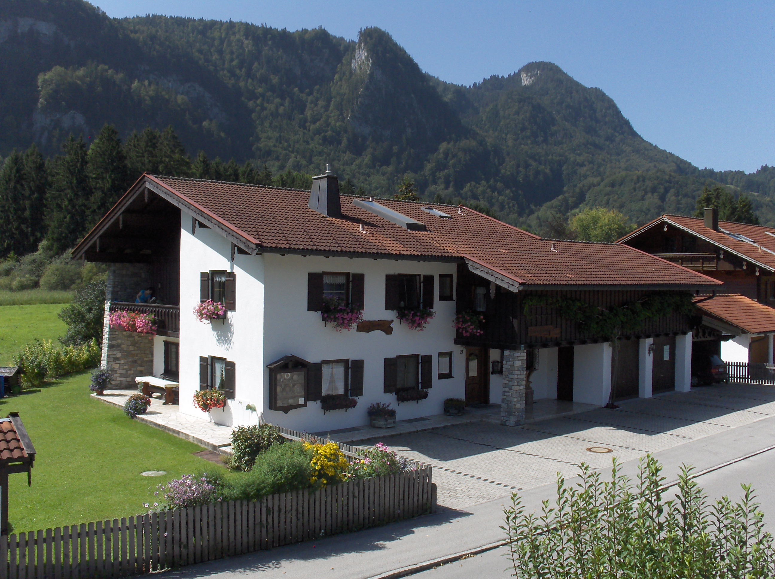 Haus Moosbach (DE Oberwössen). Ferienwohnung, Ferienwohnung  Chiemgauer Alpen