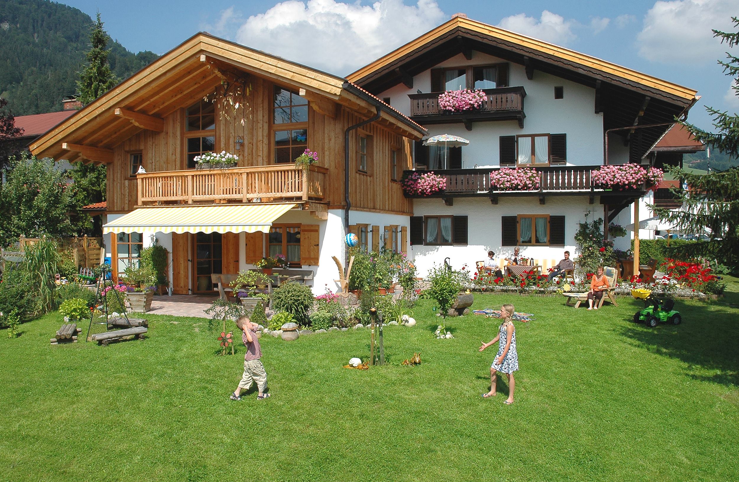 Gästehaus Annemarie (DE Reit im Winkl). Ein-R Ferienwohnung  Chiemgau