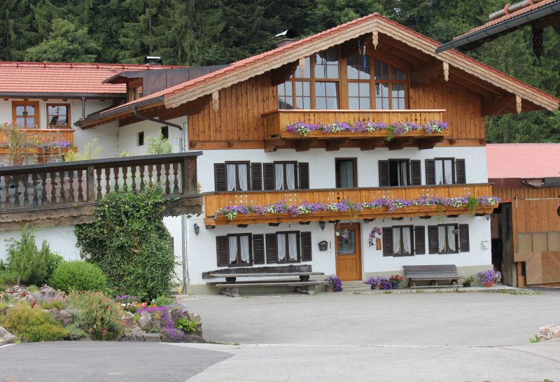 Haus Strehhuber (DE Neukirchen). Ferienwohnung Loc Ferienwohnung in den Alpen