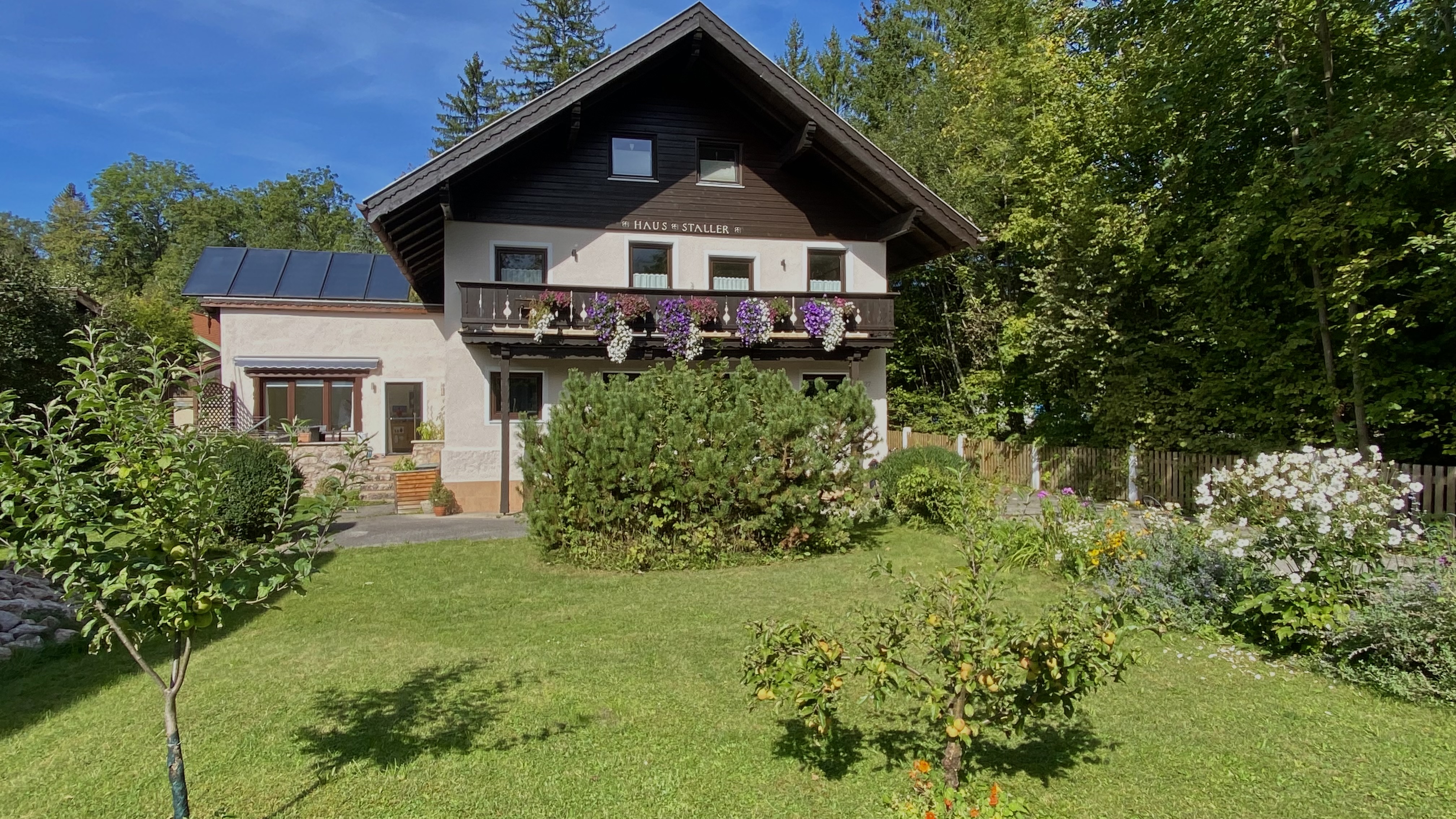 Gästehaus Staller (DE Ruhpolding). Ferienwohn Ferienwohnung in den Alpen