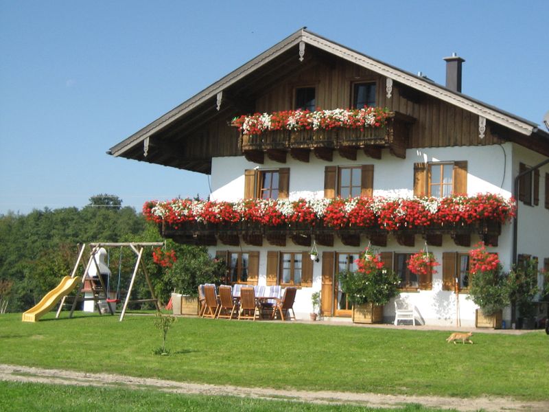 Esingerhof (DE Laufen). Ferienwohnung 75 qm bis 5  Ferienwohnung  Berchtesgadener Land