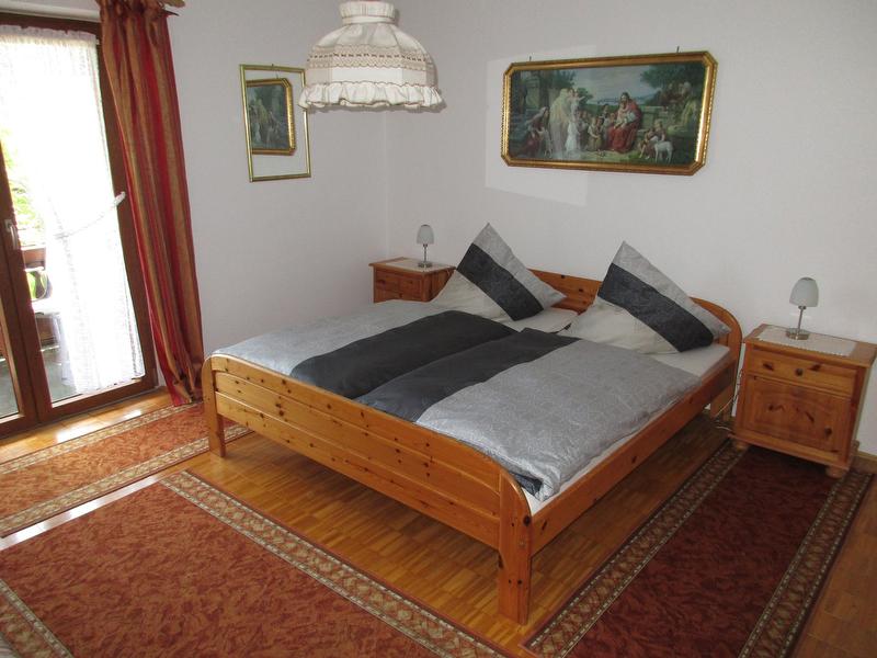 Ferienwohnung Heuberg - Schlafzimmer mit Südbalkon