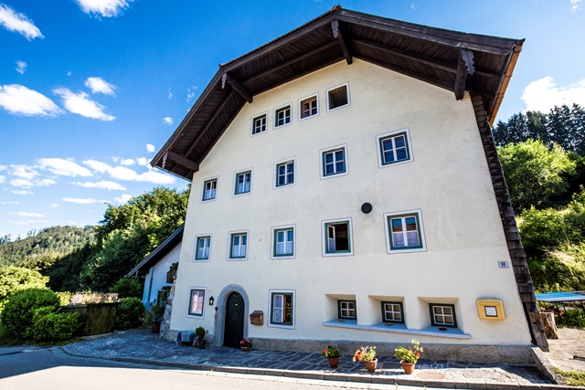 Taverne Vachenlueg (DE Anger). Ferienwohnung 55 m& Ferienwohnung  Berchtesgadener Land