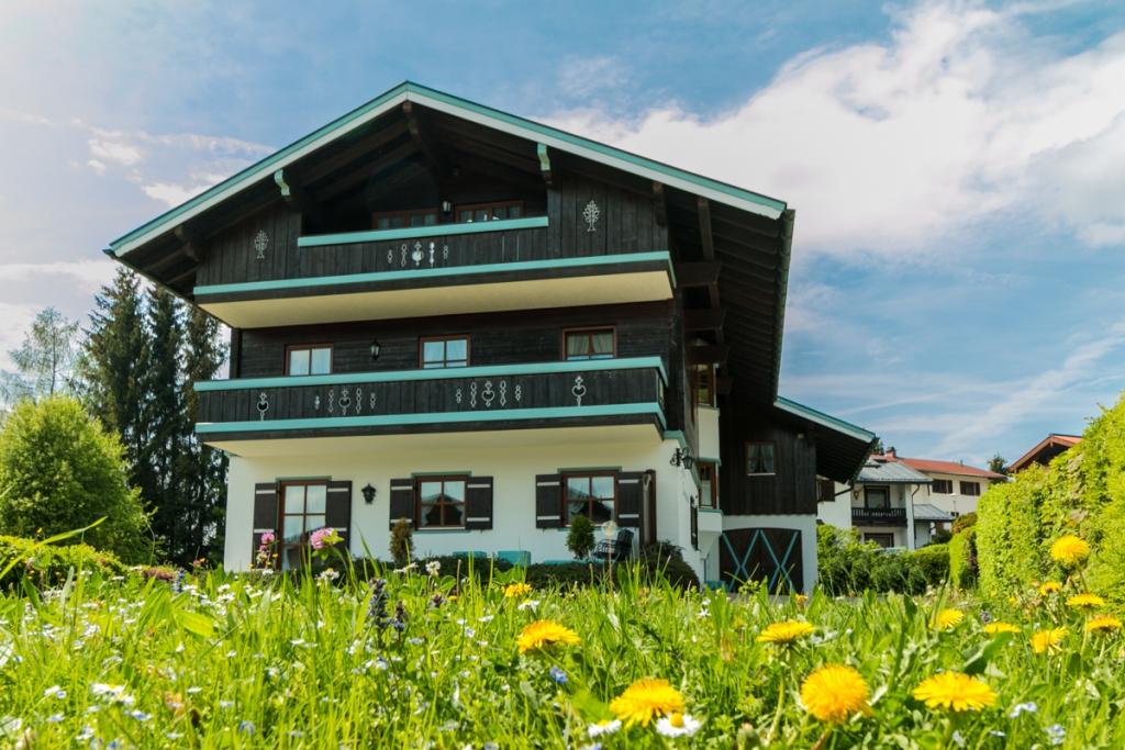 Haus Sonnenrose (DE Reit im Winkl). Ferienwohnung  Ferienwohnung in den Alpen