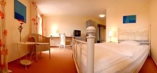 Komfort Einzelzimmer mit französichen Bett / Urheber: Hotel Schlafgut / Rechteinhaber: &copy; Hotel Schlafgut