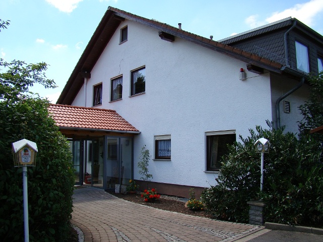 Gästehaus Falkenstein (Niedenstein). Habichts Ferienwohnung in Hessen