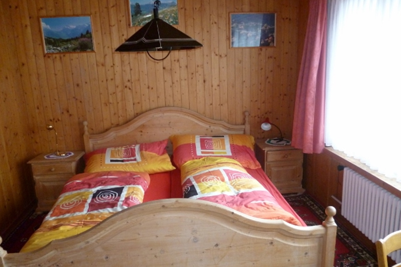 Privatzimmer Hobi, (Valens). 2 Bett-Zimmer Ferienwohnung in der Schweiz