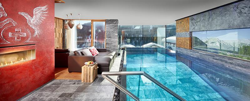 Infinity Panorama Naturstein-Swimmingpool mit Whirlpool & Massagebank