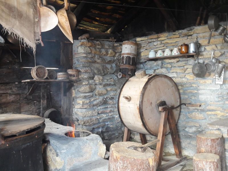 Cheese-making like in grandfather's time in Lumbrein