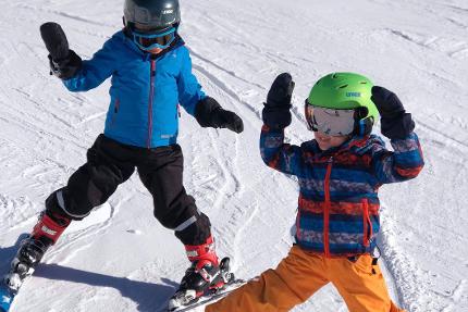 Kids group ski lessons (3-5 years old)