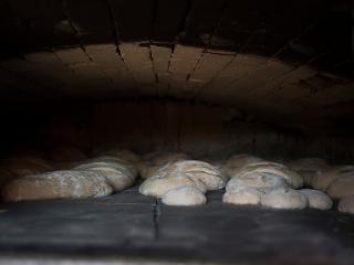 Brot im Ofen / Rechteinhaber: &copy; Surselva Tourismus AG